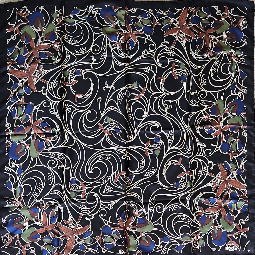 Two vintage scarves by Lanvin & Liberty - Picture 7 of 10